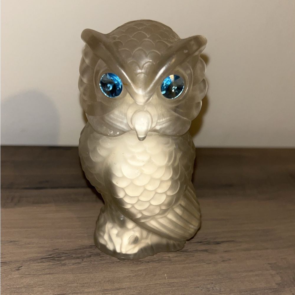 Vintage Avon Snow Owl Sonnet Powder Sachet with blue rhinestone eyes